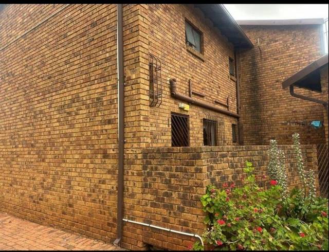 2 BEDROOM DUPLEX FOR SALE IN KLOPPERPARK